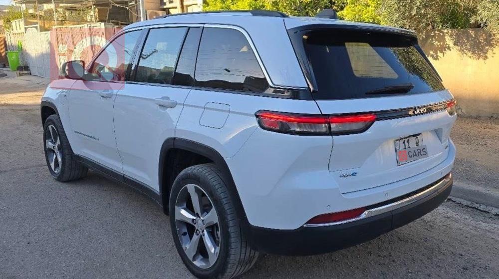 جیپ گراند شیرۆکی